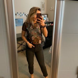 Mesh flower embroidered t-shirt